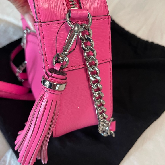 DKNY camera crossbody leather bag . Like new used once. - Picture 4 of 10